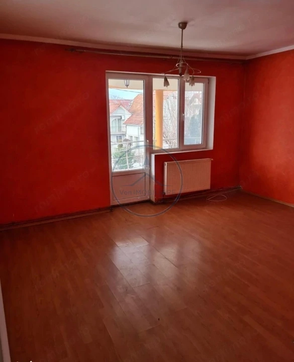 Apartament cu 4 camere și curte comună de vânzare — fotografia 3
