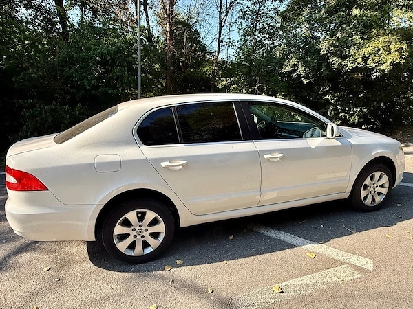 SKODA Superb 2011 — imagine 4