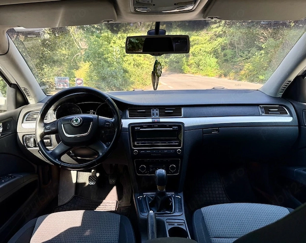 SKODA Superb 2011 — imagine 5