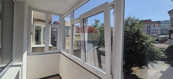 Garsonieră modernă | Centrală Piatra-Neamț | Mobilată complet — fotografia 3
