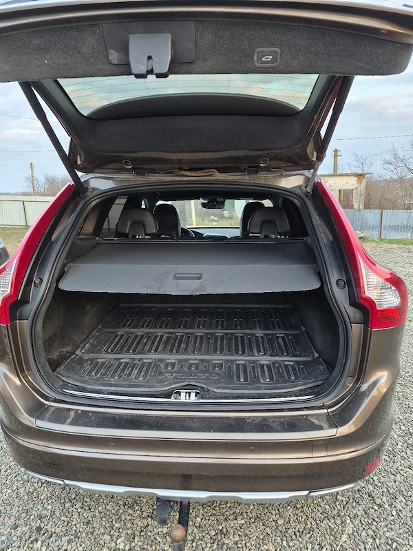 VOLVO XC60 2015 — imagine 9