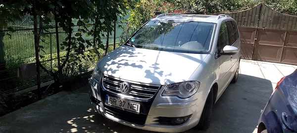 VOLKSWAGEN Touran 2010 — imagine 9
