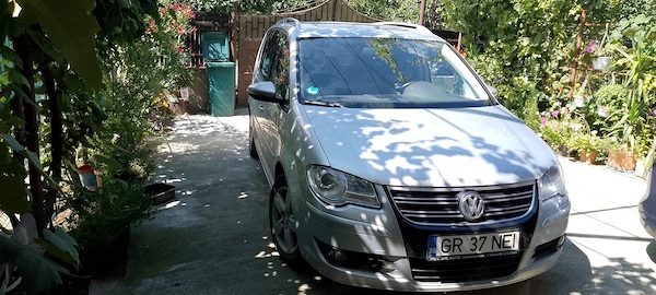VOLKSWAGEN Touran 2010 — imagine 8
