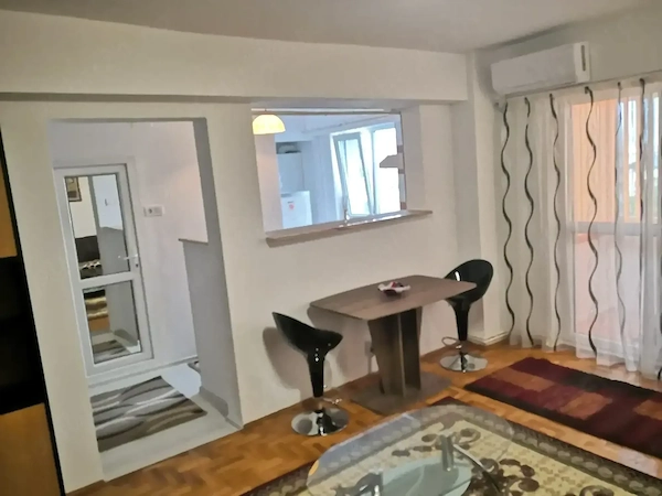 Vând garsonieră confort 1 în zonă ultracentrală — fotografia 3