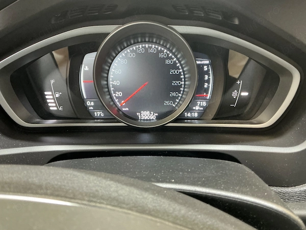 VOLVO V40 2017 — imagine 8
