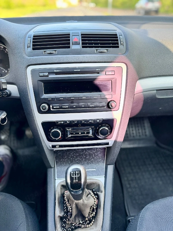 SKODA Octavia 2012 — imagine 3