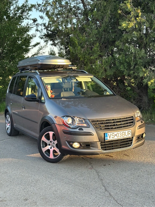 VOLKSWAGEN Touran 2010 — imagine 4