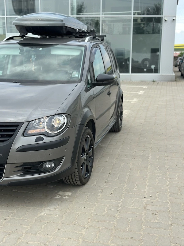 VOLKSWAGEN Touran 2010 — imagine 6