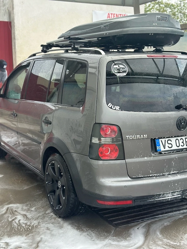 VOLKSWAGEN Touran 2010 — imagine 10
