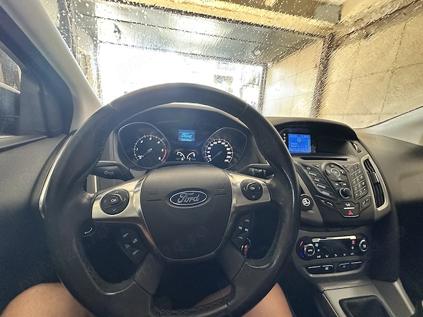 Ford focus negru 1.6 an fabricație 2012