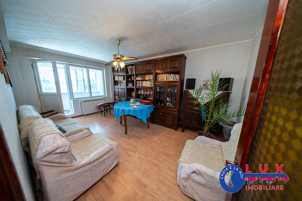 Id 659 apartament 3 camere - de inchiriat - spitalul judetean — fotografia 1