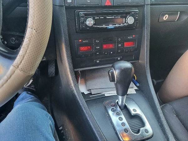 AUDI A4 2004 — imagine 2