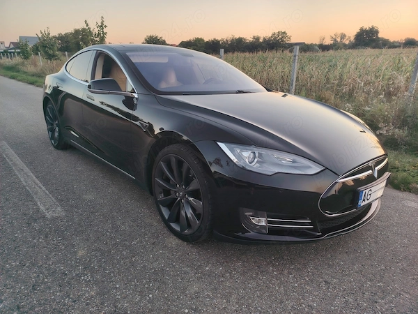TESLA Model S 2014 — imagine 3