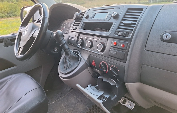 VOLKSWAGEN Transporter 2013 — imagine 9