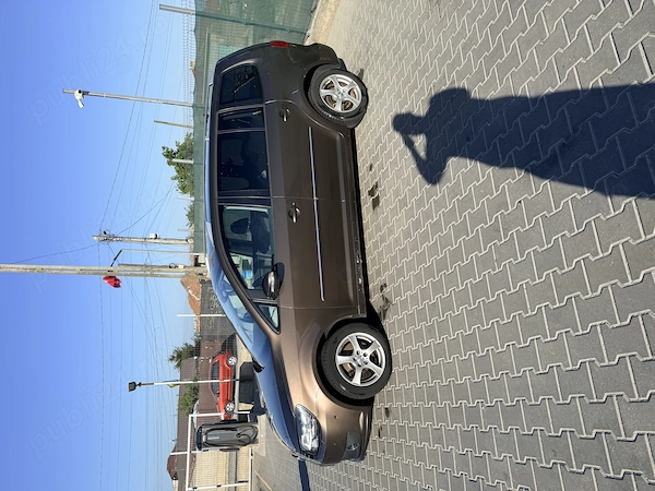VOLKSWAGEN Touran 2011 — imagine 3