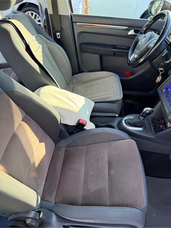 VOLKSWAGEN Touran 2011 — imagine 8