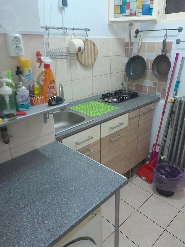 Vanzare garsonieră 26 mp, decomandată, boxă, mobilată, metrou Dristor 5 min — fotografia 3