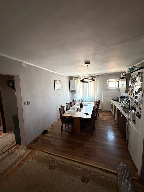 Apartament spațios cu 4 camere – Marghita, zona centrală — fotografia 2