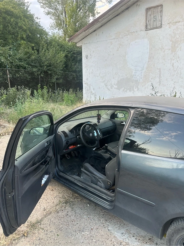 VOLKSWAGEN Polo