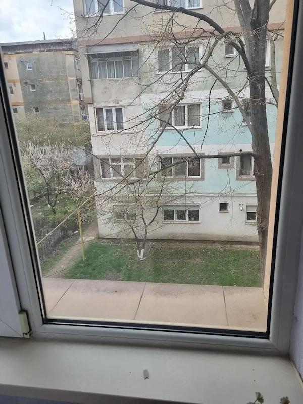 Vând apartament 2 camere semidecomandat 40 mp etaj 2 4 in Dorohoi, cartier Plevna aleea Marului — fotografia 1