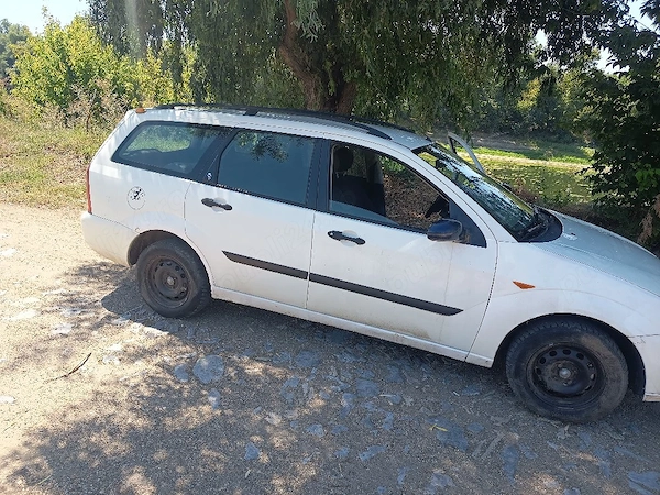 FORD Focus 2000 — imagine 4