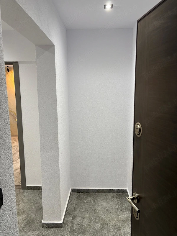 Vând apartament premium, renovat complet în 2026 Pașcani, zona Esplanadă | 55 mp | decomandat 80k — fotografia 1