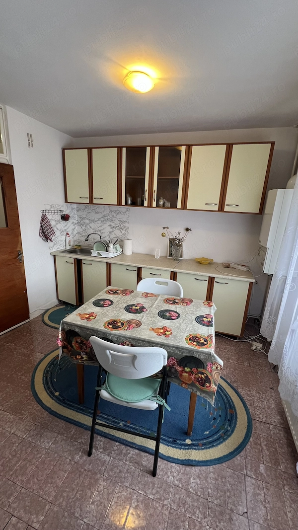 Apartament 3 camere decomandat de inchiriat - Str. Carpatilor nr. 13 — fotografia 3