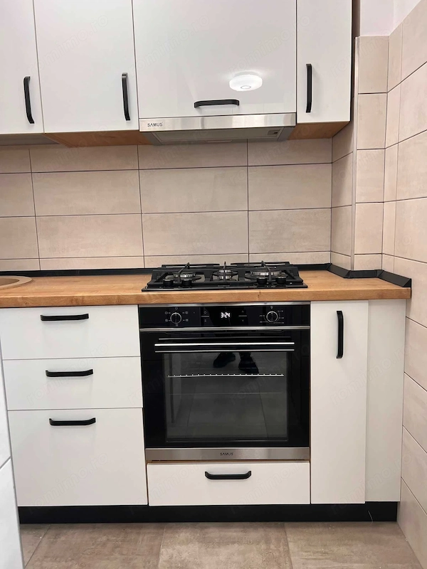 Vanzare garsonieră 30 mp, renovată, mobilată, 3 lifturi, metrou 2 minute — fotografia 3