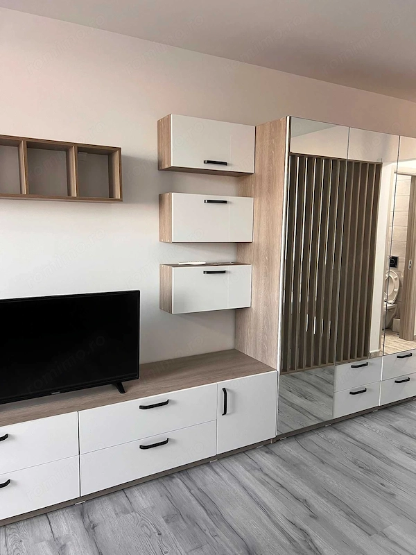 Vanzare garsonieră 30 mp, renovată, mobilată, 3 lifturi, metrou 2 minute — fotografia 1