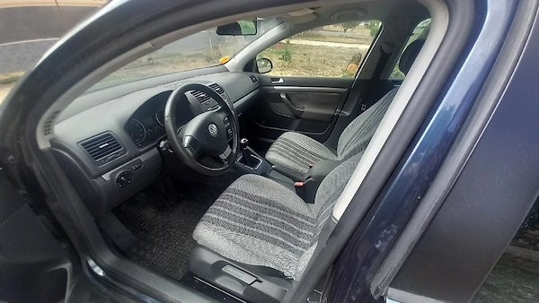 vând Volkswagen golf 5