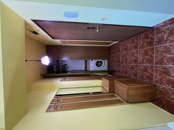 Închiriez apartament ultracentral, cu 3 camere, decomandat, utilat — fotografia 3