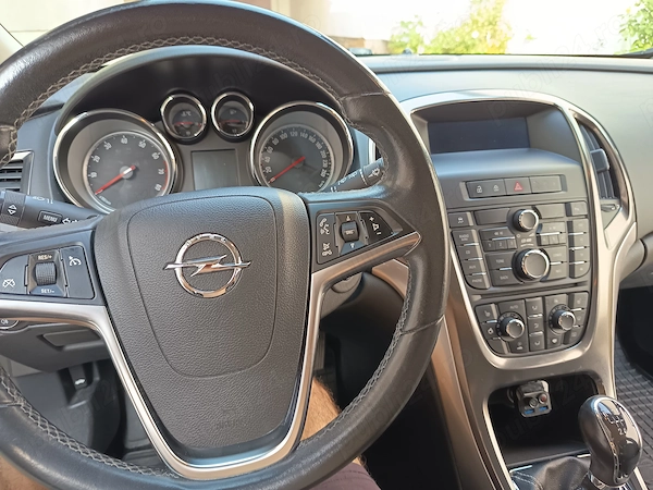 OPEL Astra 2010 — imagine 6