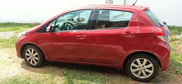 TOYOTA Yaris 2013 — imagine 4