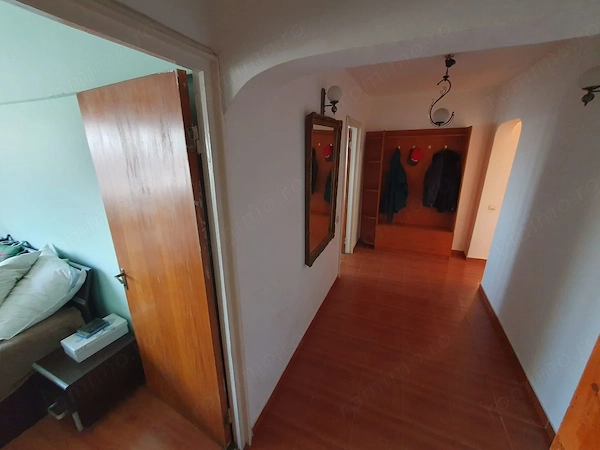Vanzare 4 camere decomandat, 79,86 mp, 2 balcoane, bloc anvelopat, Vergului — fotografia 3