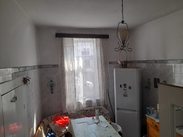 Vând apartament la casă ( curte comună) în Centru — fotografia 2
