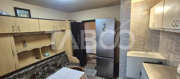 Apartament cu 2 camere de vanzare in Plopilor bloc izolat cu boxa — fotografia 3
