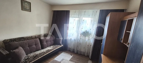 Apartament cu 2 camere de vanzare in Plopilor bloc izolat cu boxa — fotografia 1