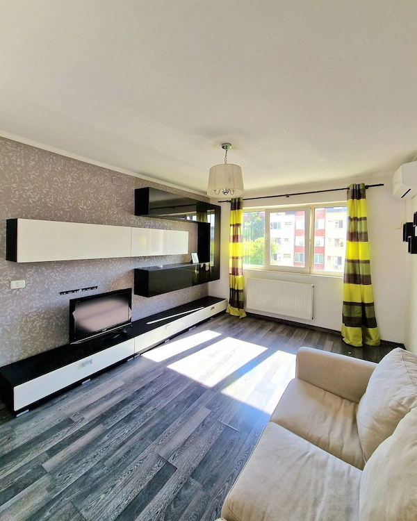 Vând apartament cu , 3 camere etajul 3,zona Sagului -Turist — fotografia 1