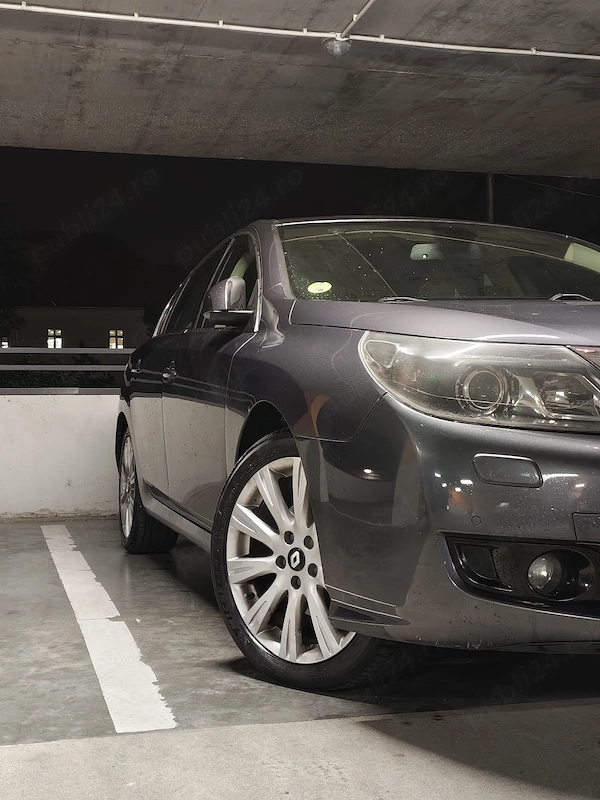 RENAULT Latitude 2011 — imagine 3