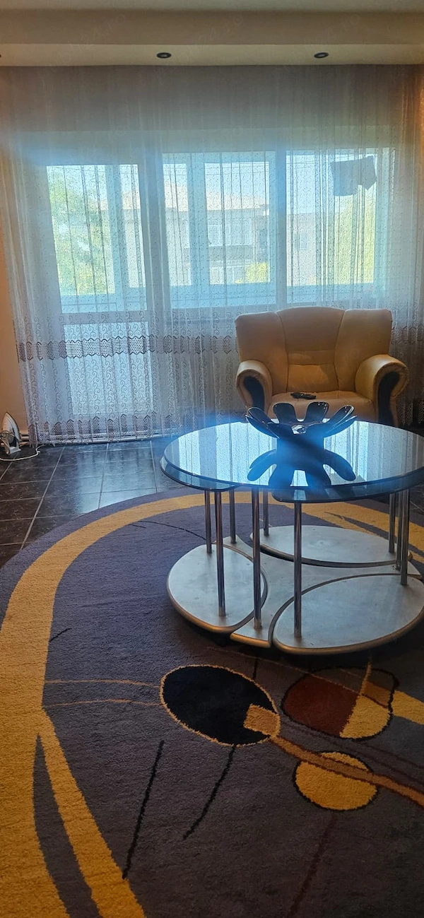 VAND APARTAMENT 4 CAMERE (sau schimb cu apartament 2 camere + diferenta) — fotografia 1