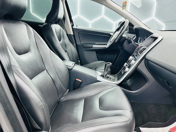 VOLVO XC60 2016 — imagine 17