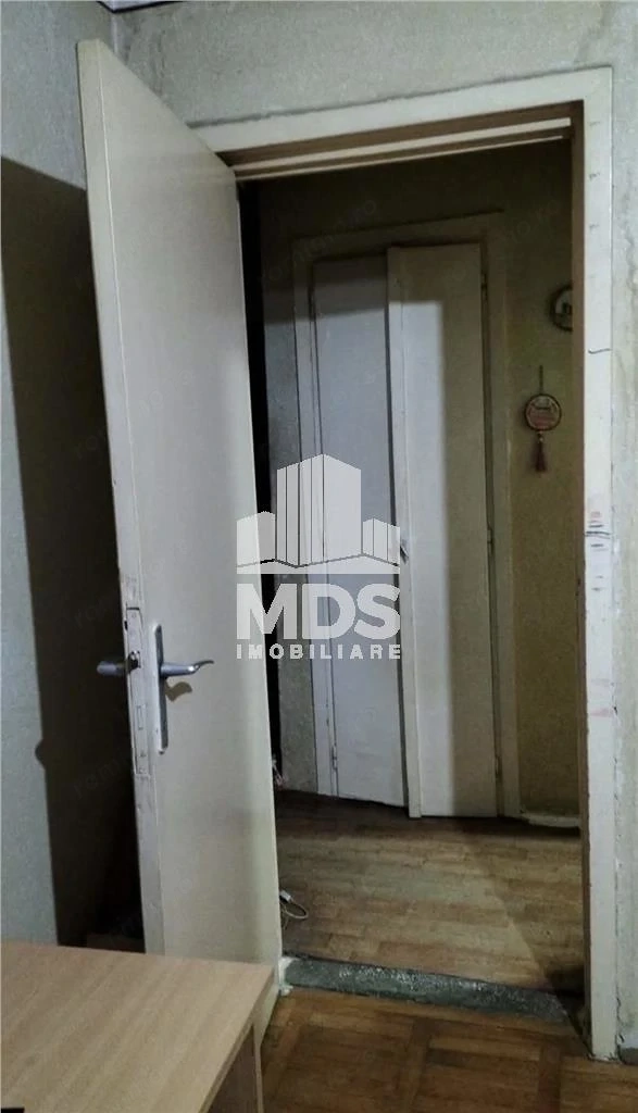 Decomandat, etaj intermediar linga McDonald?s — fotografia 1