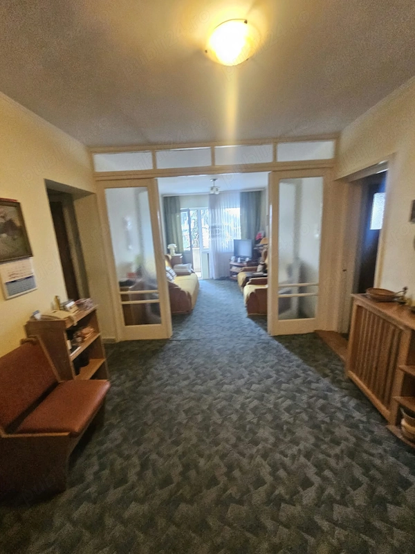 apartament cu 4 camere, etaj 2 si boxa, zona Capela, respectiv zona centrala a mun. Rm Valcea — fotografia 3