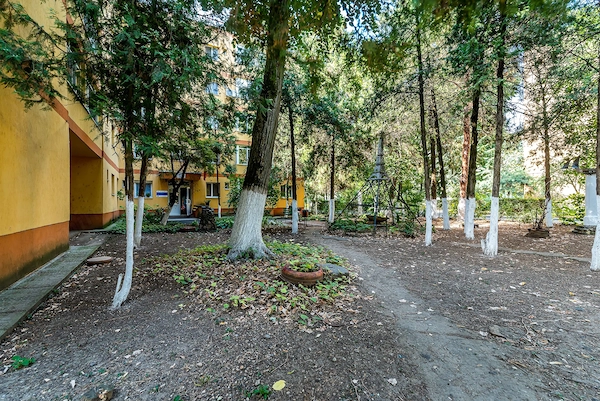 Apartament 3 camere, etaj 1, zonă verde și retrasă Poetului, Vlaicu — fotografia 1