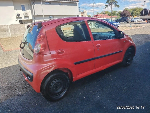 PEUGEOT 107