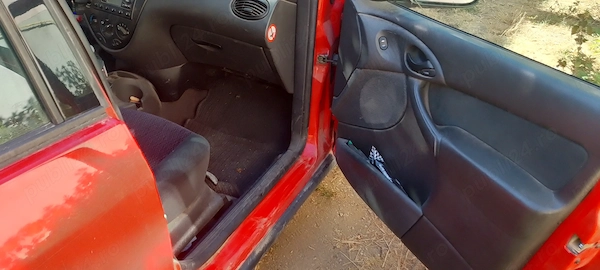 FORD Focus 2000 — imagine 5