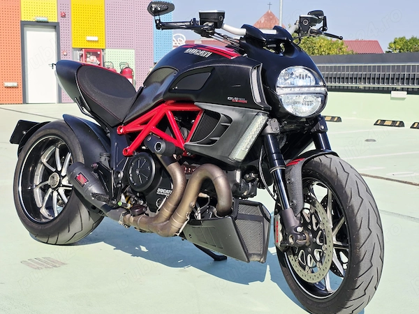 Ducati Diavel Rosu Carbon 2011