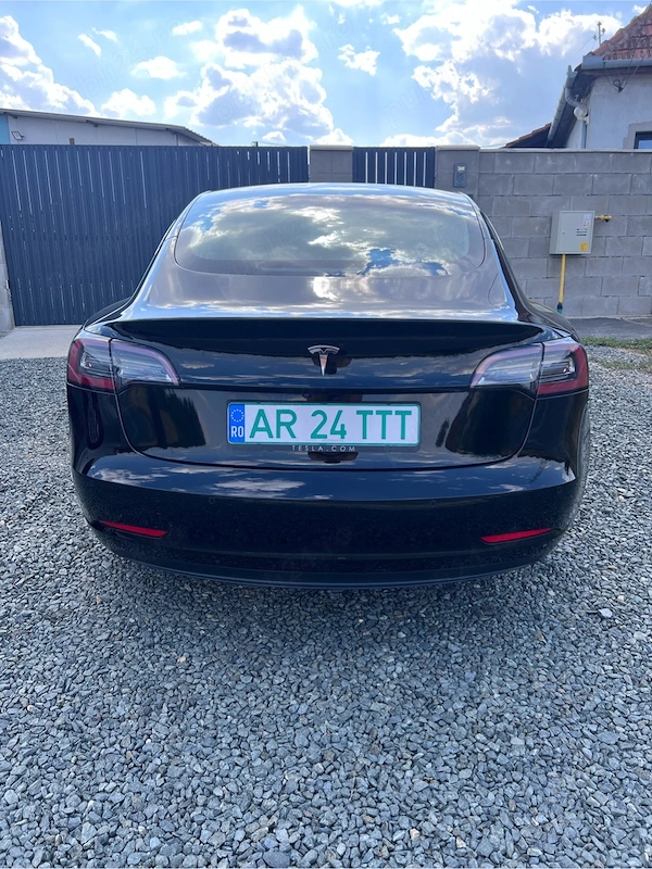 TESLA Model 3 2020 — imagine 4