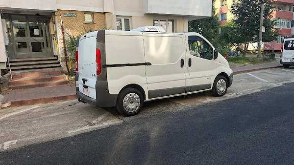 RENAULT Trafic 2012 — imagine 2