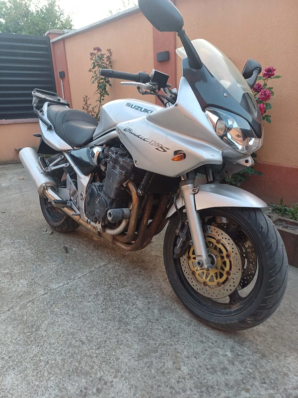 Motocicleta Suzuki Bandit 1200S